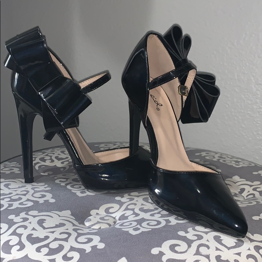 Bow design heights heels